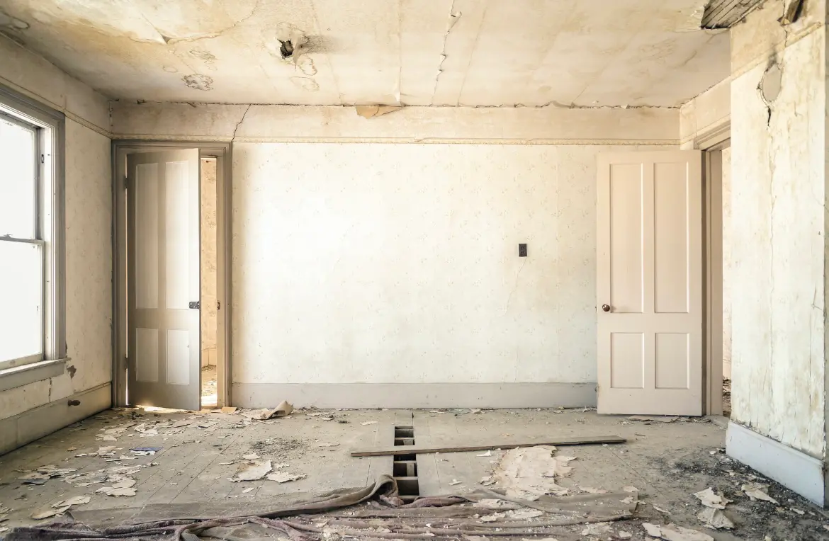 Waste disposal crew managing a cleanout project in Marblehead